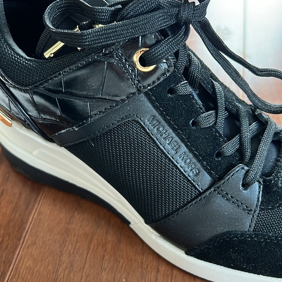 Michael Kors Georgie Nylon and Crocodile Embossed Leather Trainer NWOT - Picture 4 of 5